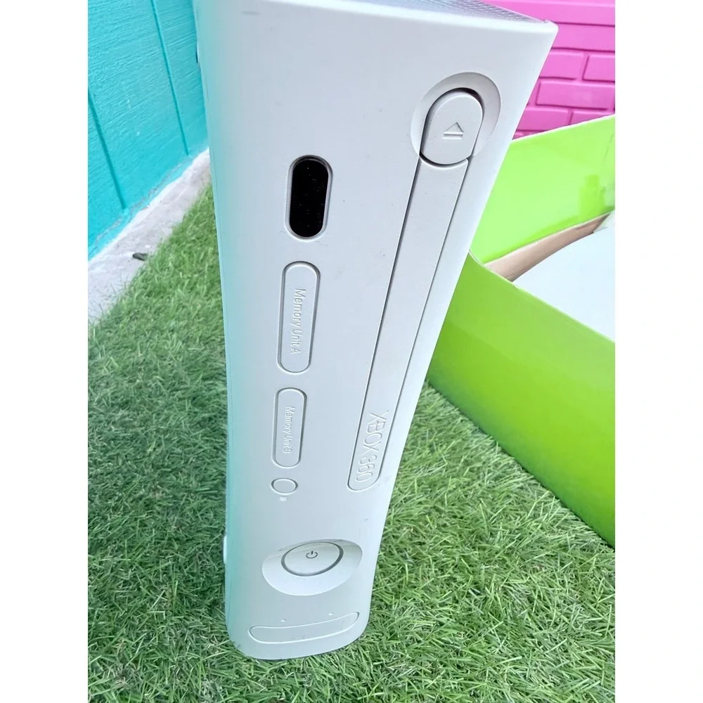 Xbox 360 Arcade Console 60GB HDD Bundle with Original Box TESTED w 3 controllers